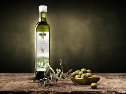 Development of a graphic design for a special release label for olive oil