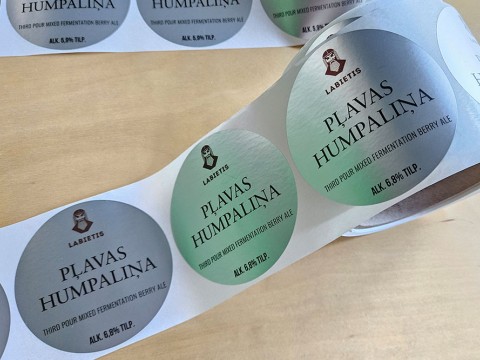 printing of labels and stickers on metallic adhesive film in flexography