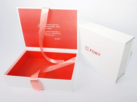 gift boxes with ribbon