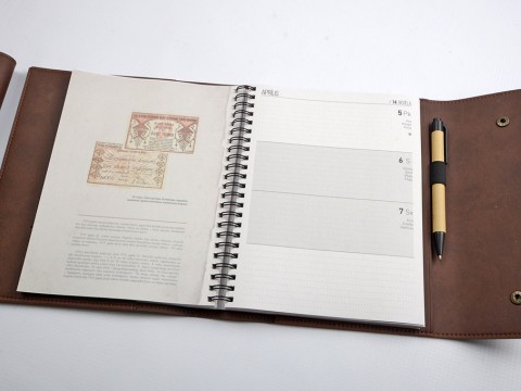 Planners in leather covers manufacture