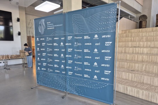 Banner printing for mobile advertising stands