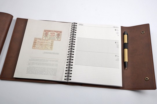 Planners in leather covers manufacture